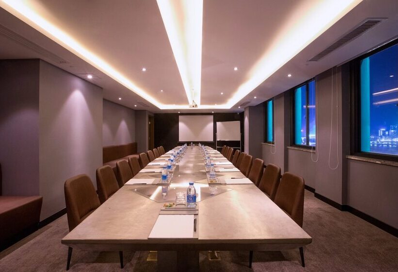 Orange Crystal Hotel Wusi Square Seaview