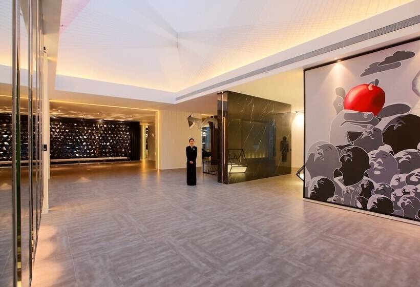 Orange Crystal Hotel Wusi Square Seaview