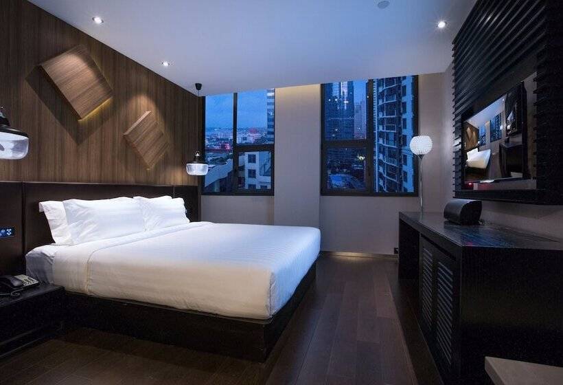 Orange Crystal Hotel Wusi Square Seaview