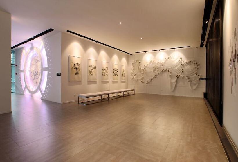 Orange Crystal Hotel Wusi Square Seaview