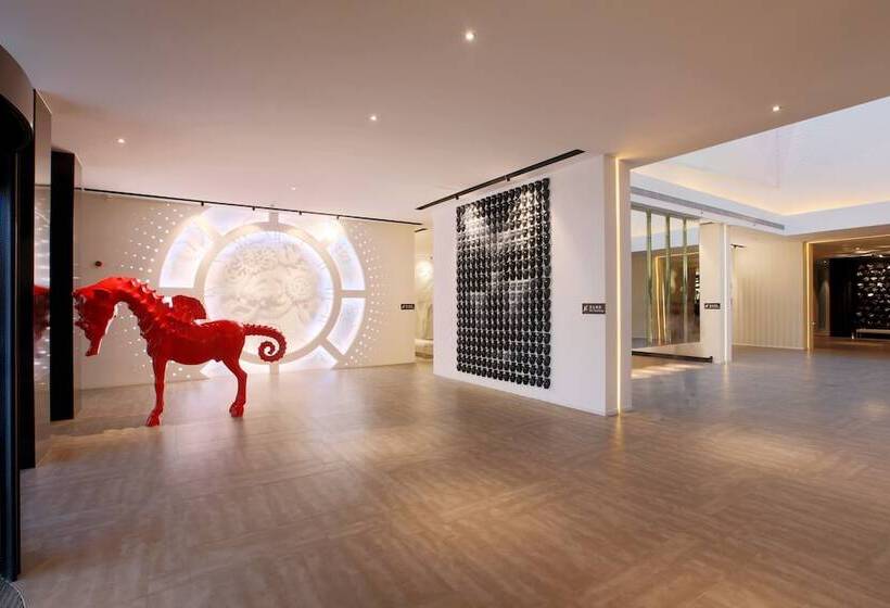 Orange Crystal Hotel Wusi Square Seaview