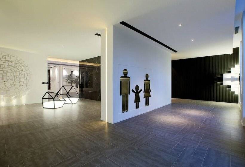 Orange Crystal Hotel Wusi Square Seaview