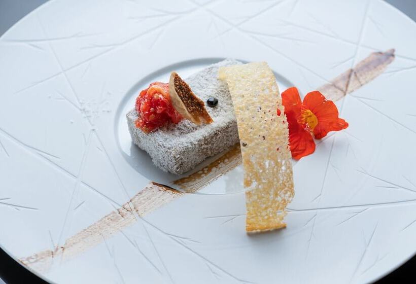 Crystal House Suite Hotel & Spa