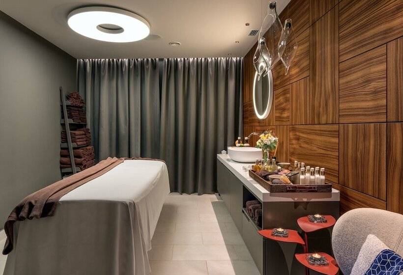 Crystal House Suite Hotel & Spa