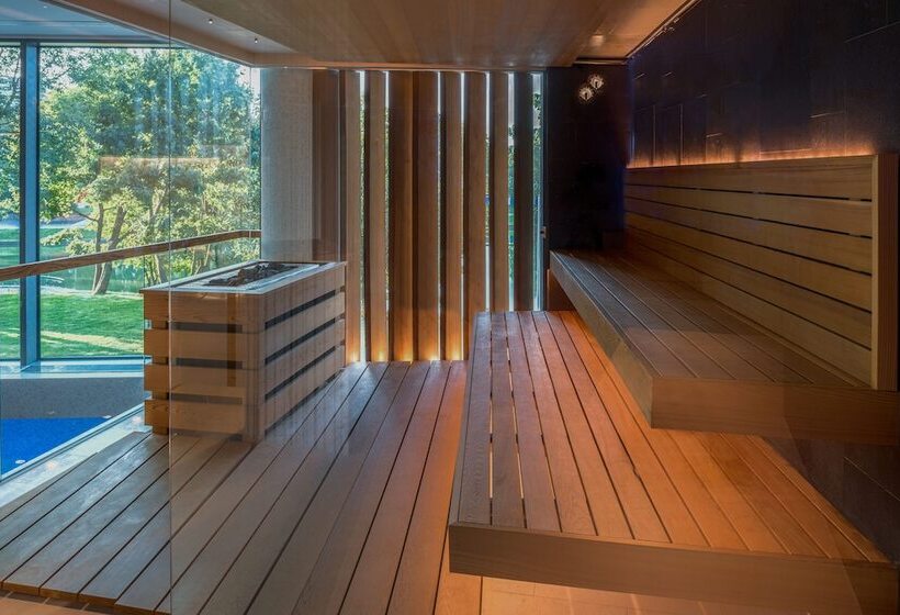 Crystal House Suite Hotel & Spa