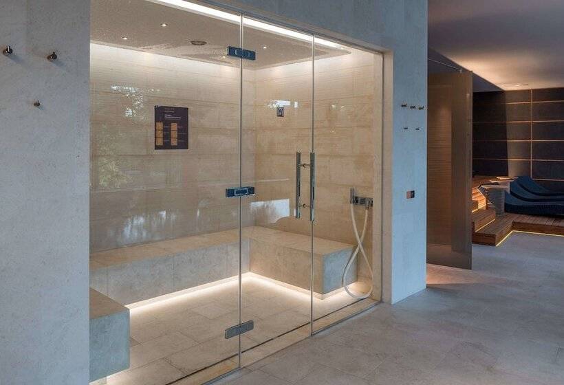 Crystal House Suite Hotel & Spa