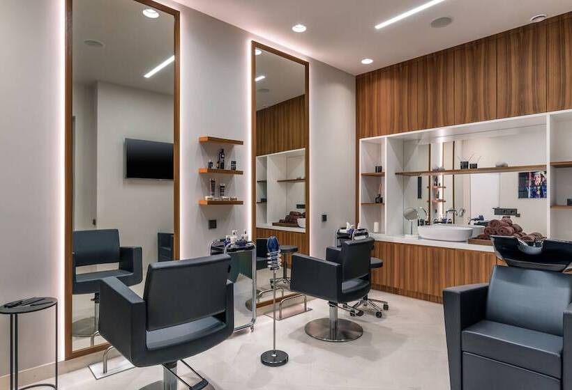 Crystal House Suite Hotel & Spa