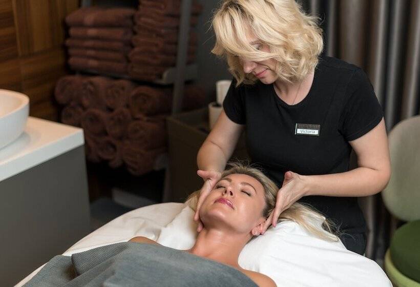 Crystal House Suite Hotel & Spa