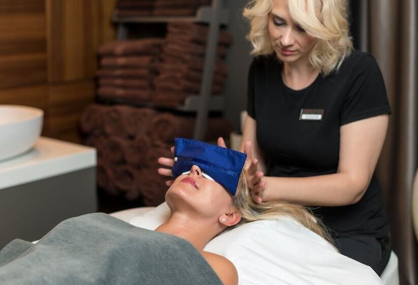 Crystal House Suite Hotel & Spa