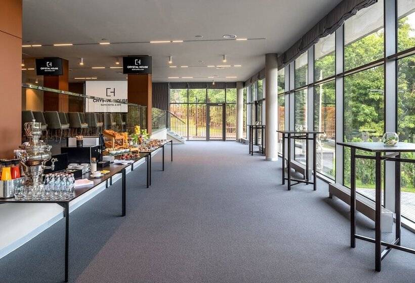 Crystal House Suite Hotel & Spa