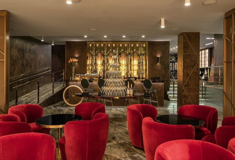 Crystal House Suite Hotel & Spa