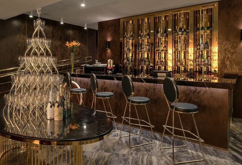 Crystal House Suite Hotel & Spa