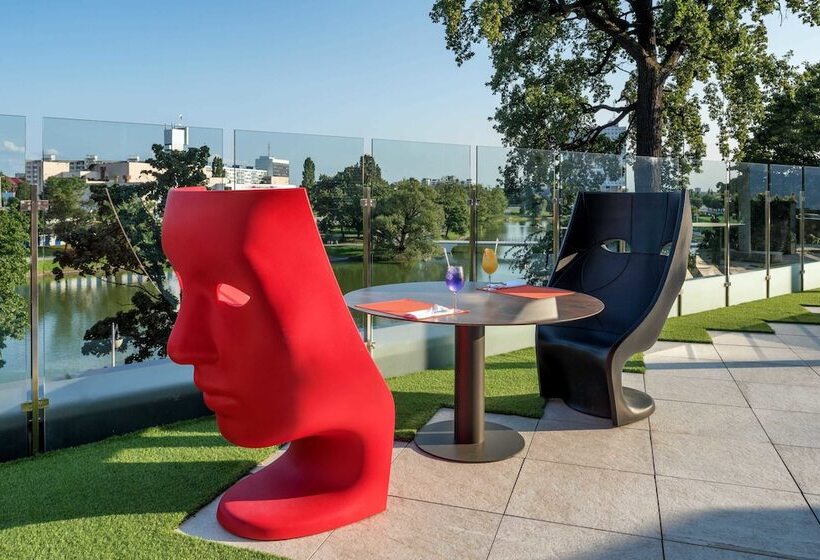 Crystal House Suite Hotel & Spa