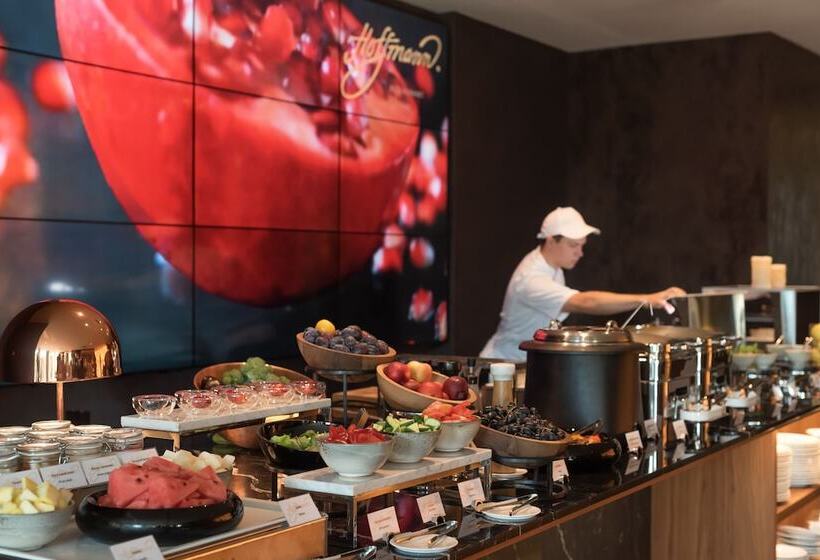 Crystal House Suite Hotel & Spa