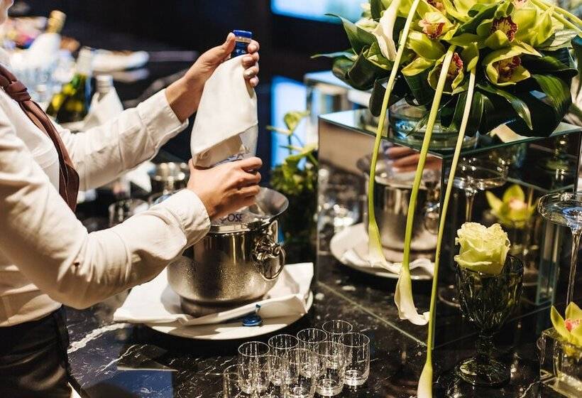 Crystal House Suite Hotel & Spa