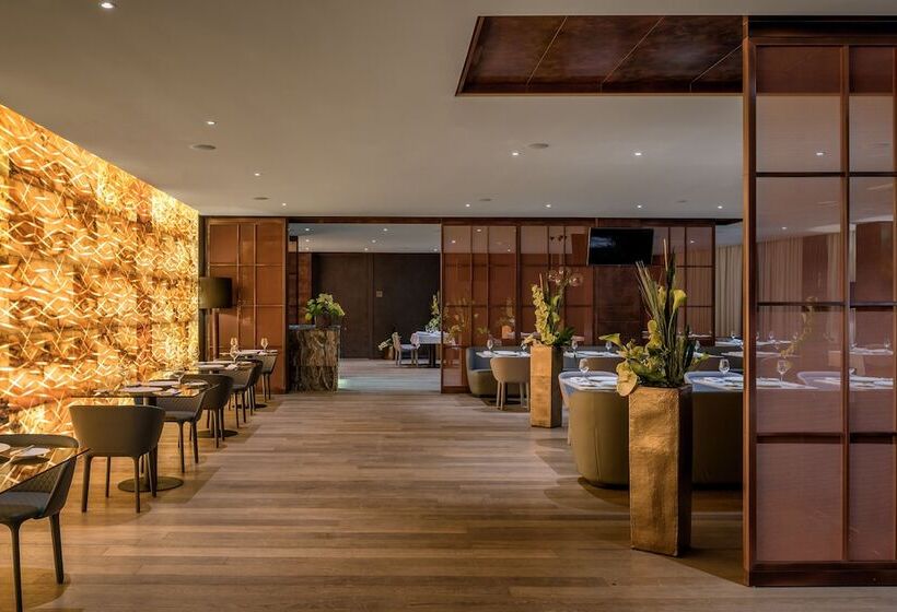 Crystal House Suite Hotel & Spa