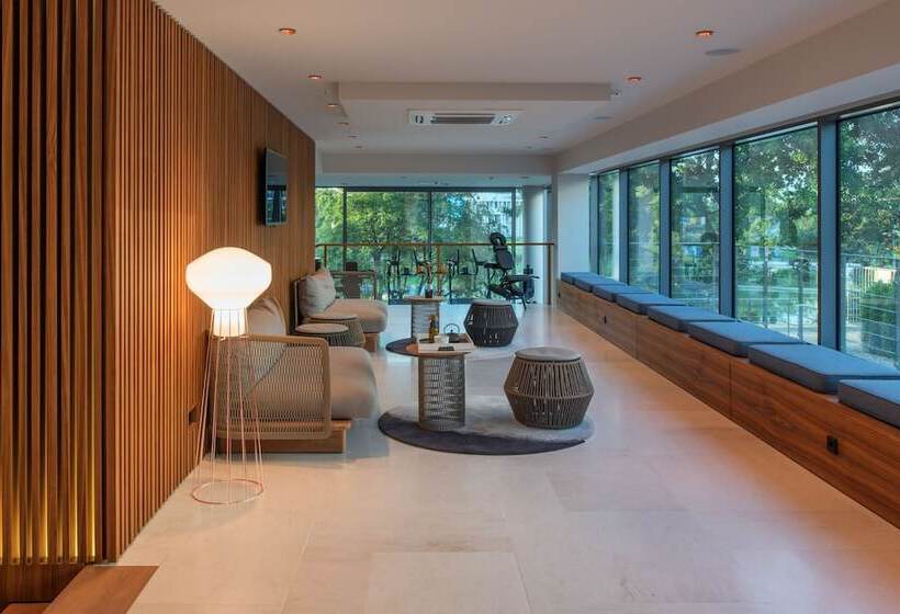 Crystal House Suite Hotel & Spa