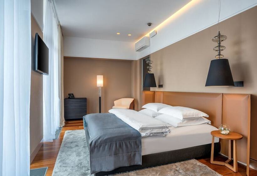 Crystal House Suite Hotel & Spa