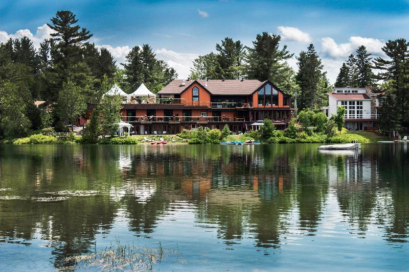 ホテル Auberge Du Lac Dore
