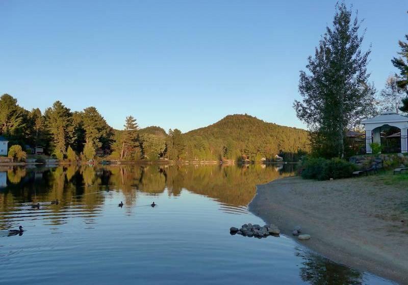 Отель Auberge Du Lac Dore