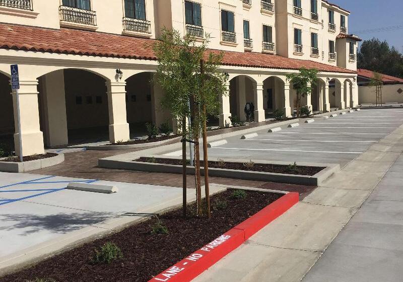 Best Western Plus Temecula Wine Country Hotel & Suites