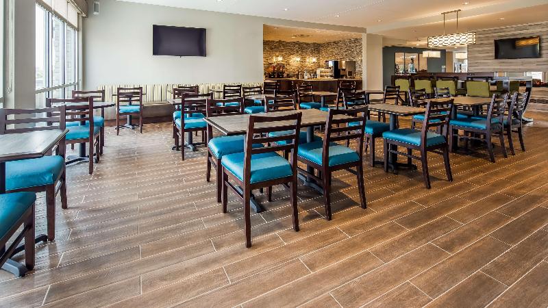 Best Western Plus Bolivar Hotel & Suites