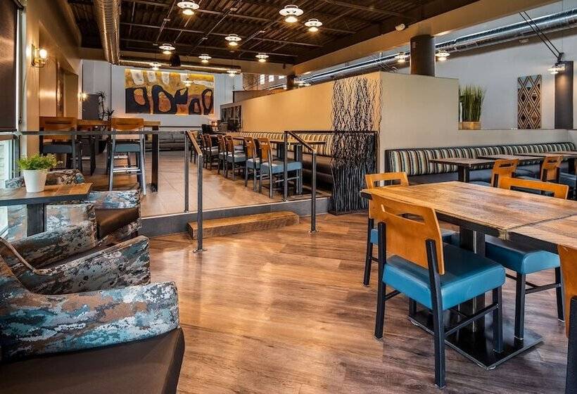 هتل Best Western Premier Ankeny