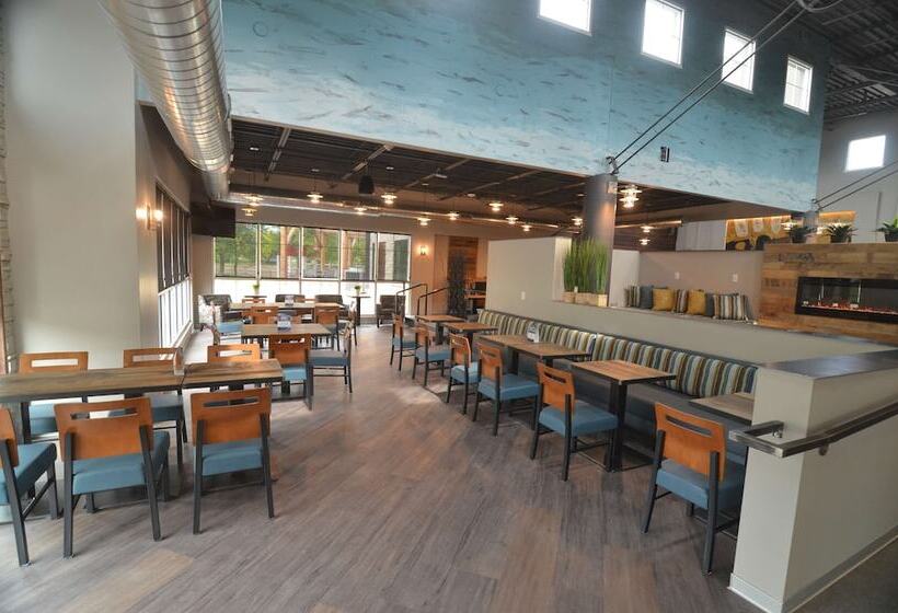 هتل Best Western Premier Ankeny