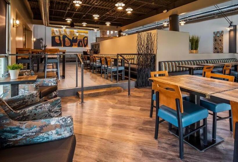 هتل Best Western Premier Ankeny