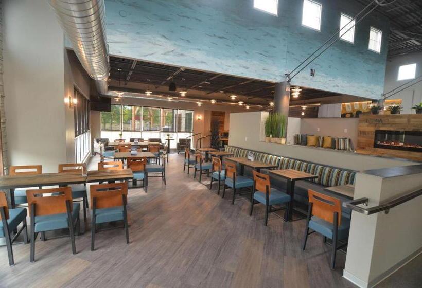 هتل Best Western Premier Ankeny