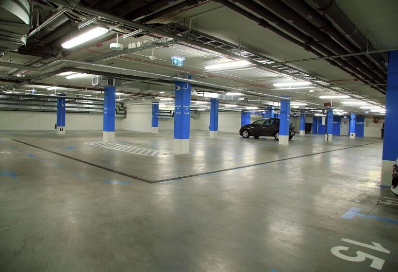 Отель Hampton By Hilton Gdansk Old Town