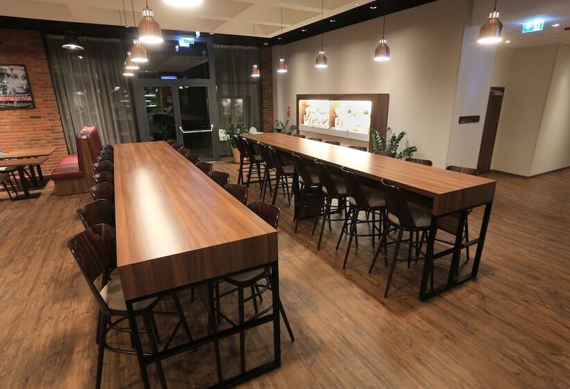 Отель Hampton By Hilton Gdansk Old Town