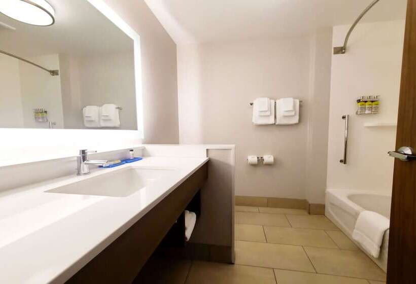 فندق Holiday Inn Express & Suites Salem North   Keizer, An Ihg