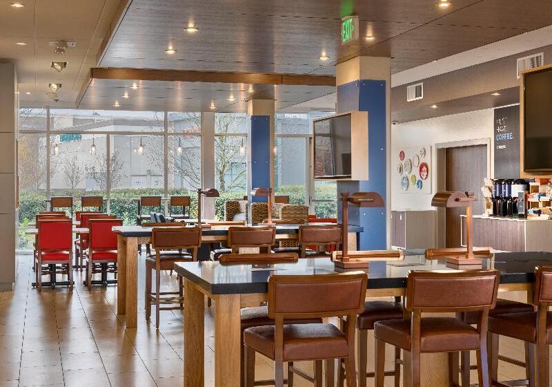 فندق Holiday Inn Express & Suites Salem North   Keizer, An Ihg