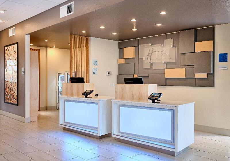 فندق Holiday Inn Express & Suites Salem North   Keizer, An Ihg