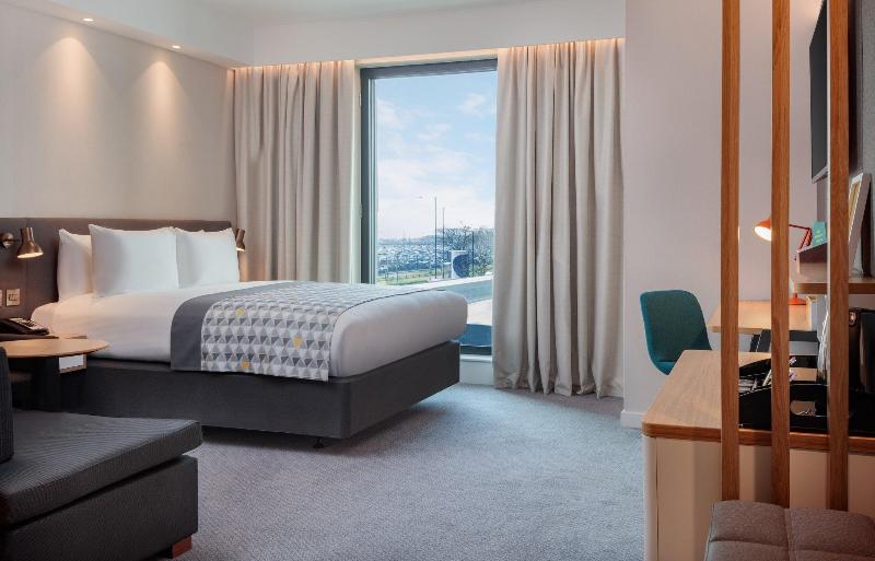 هتل Holiday Inn London Heathrow   Bath Road, An Ihg