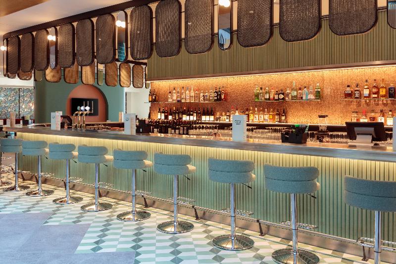 هتل Holiday Inn London Heathrow   Bath Road, An Ihg