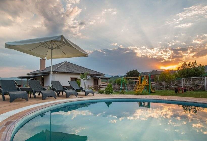 בית מלון כפרי Lotos Mountain Resort