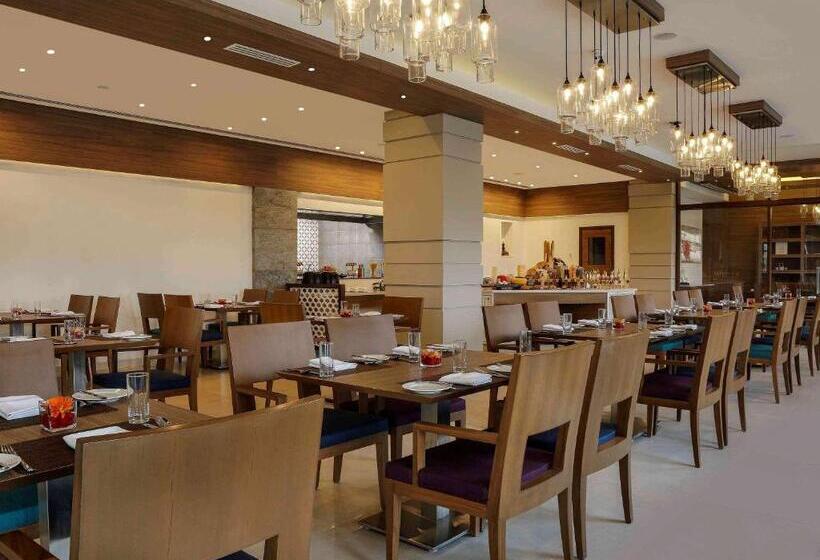 Отель Mercure Chennai Sriperumbudur