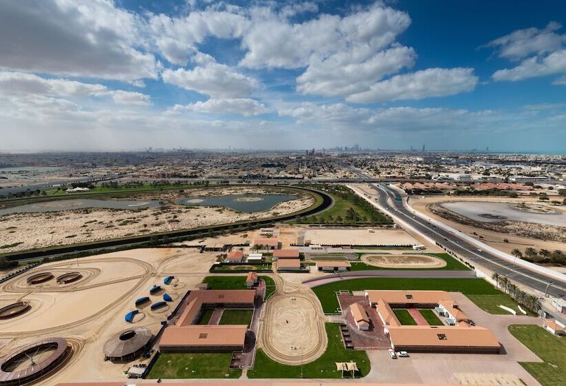 Отель Millennium Atria Business Bay