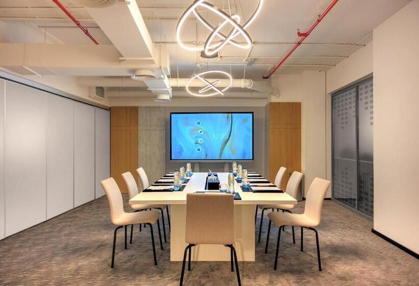 Отель Millennium Atria Business Bay