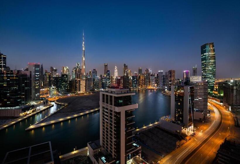 Отель Millennium Atria Business Bay