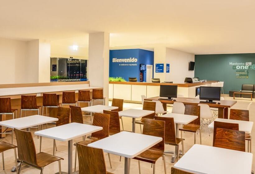 Отель One Ciudad De Mexico La Raza