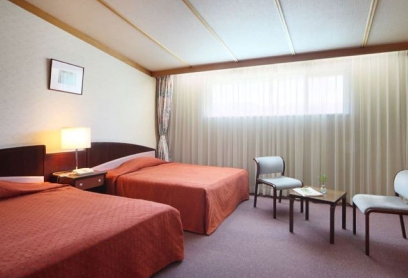 Отель Oze Iwakura Resort