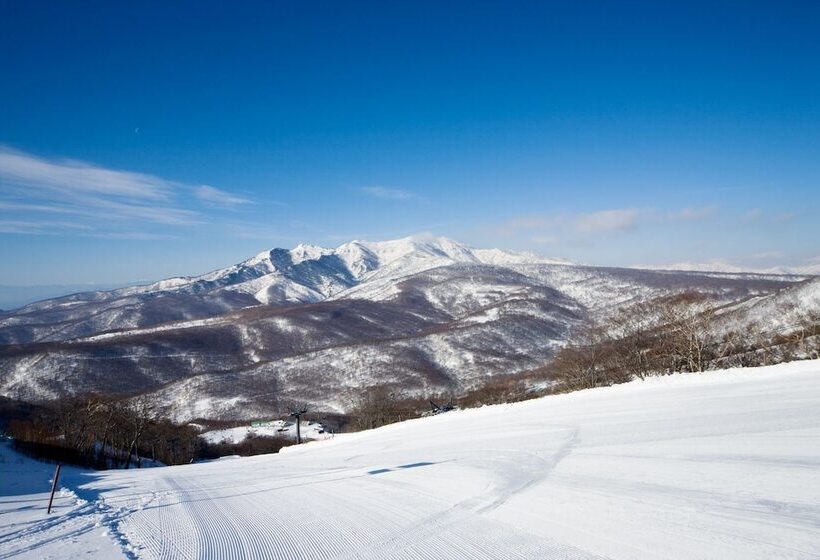 Отель Oze Iwakura Resort