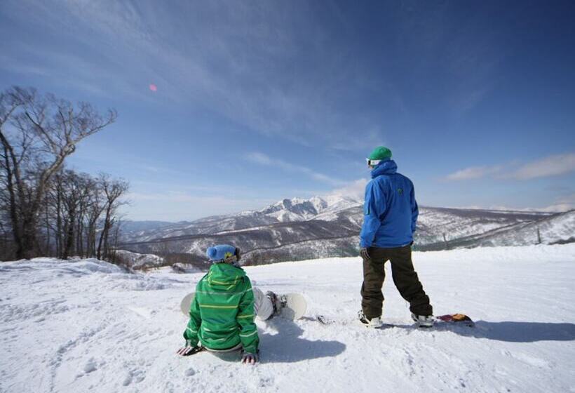 Отель Oze Iwakura Resort