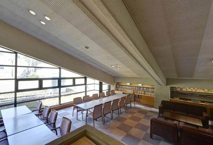 Отель Oze Iwakura Resort