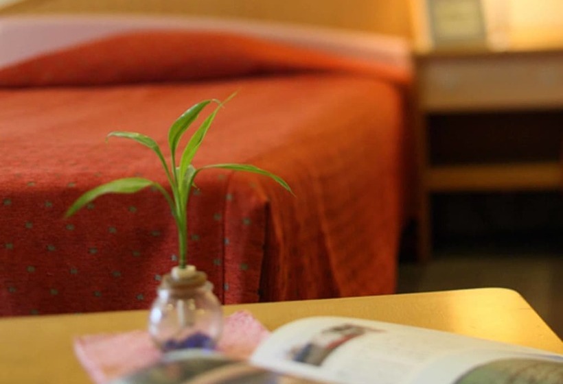 Отель Oze Iwakura Resort