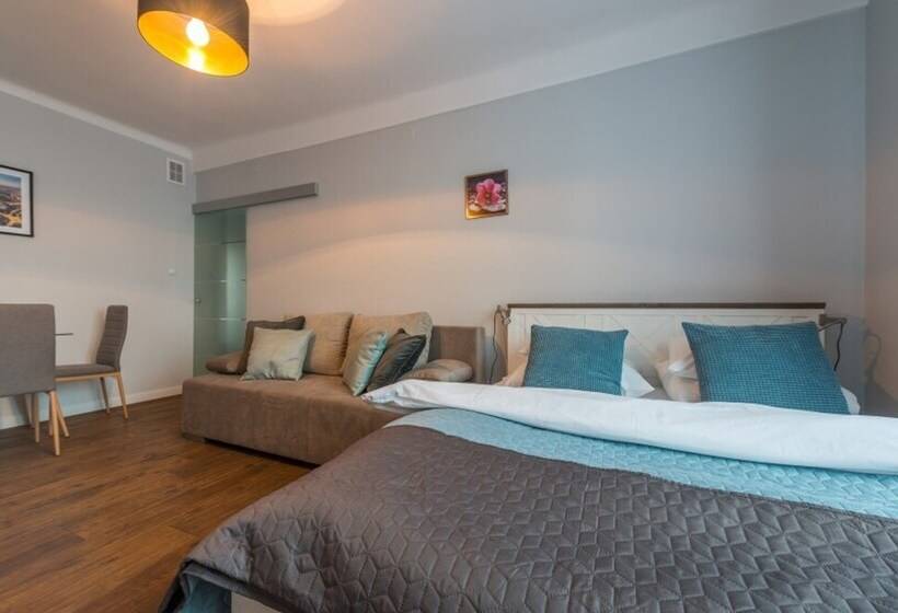 בית מלון כפרי P&o Apartments Chmielna