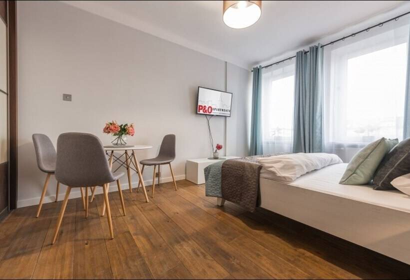 בית מלון כפרי P&o Apartments Chmielna